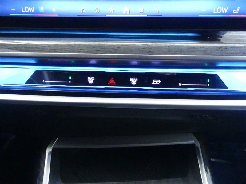 Used 2024 BMW i7 xDrive60 w/ Premium Package AWD/4WD image 13