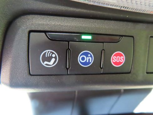 Used 2023 Chevrolet Colorado LT w/ LT Convenience Package II AWD/4WD image 11