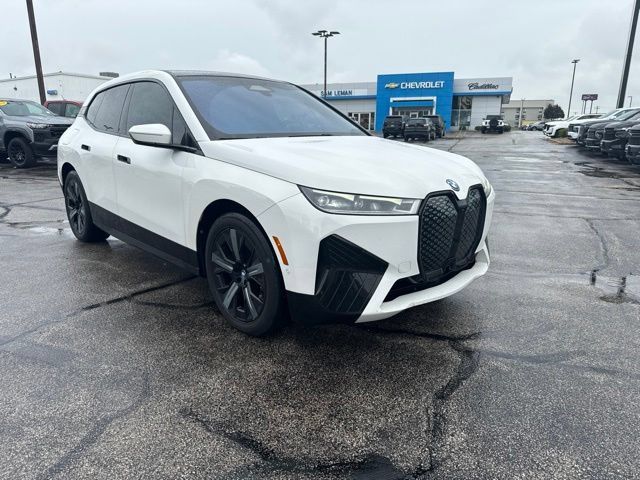 Used 2022 BMW iX xDrive50 w/ Sport Package AWD/4WD image 2