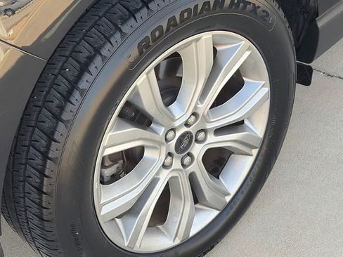 Used 2024 Ford Edge Titanium image 11