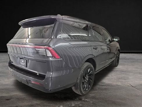 Used 2025 Lincoln Navigator Reserve w/ Jet Appearance Package image 6