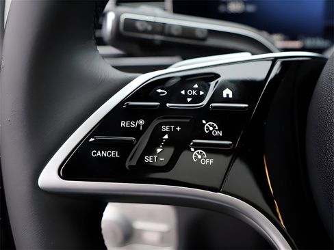 Used 2025 Mercedes-Benz GLE 350 4MATIC image 37