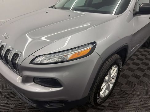 Used 2017 Jeep Cherokee Sport AWD/4WD image 12