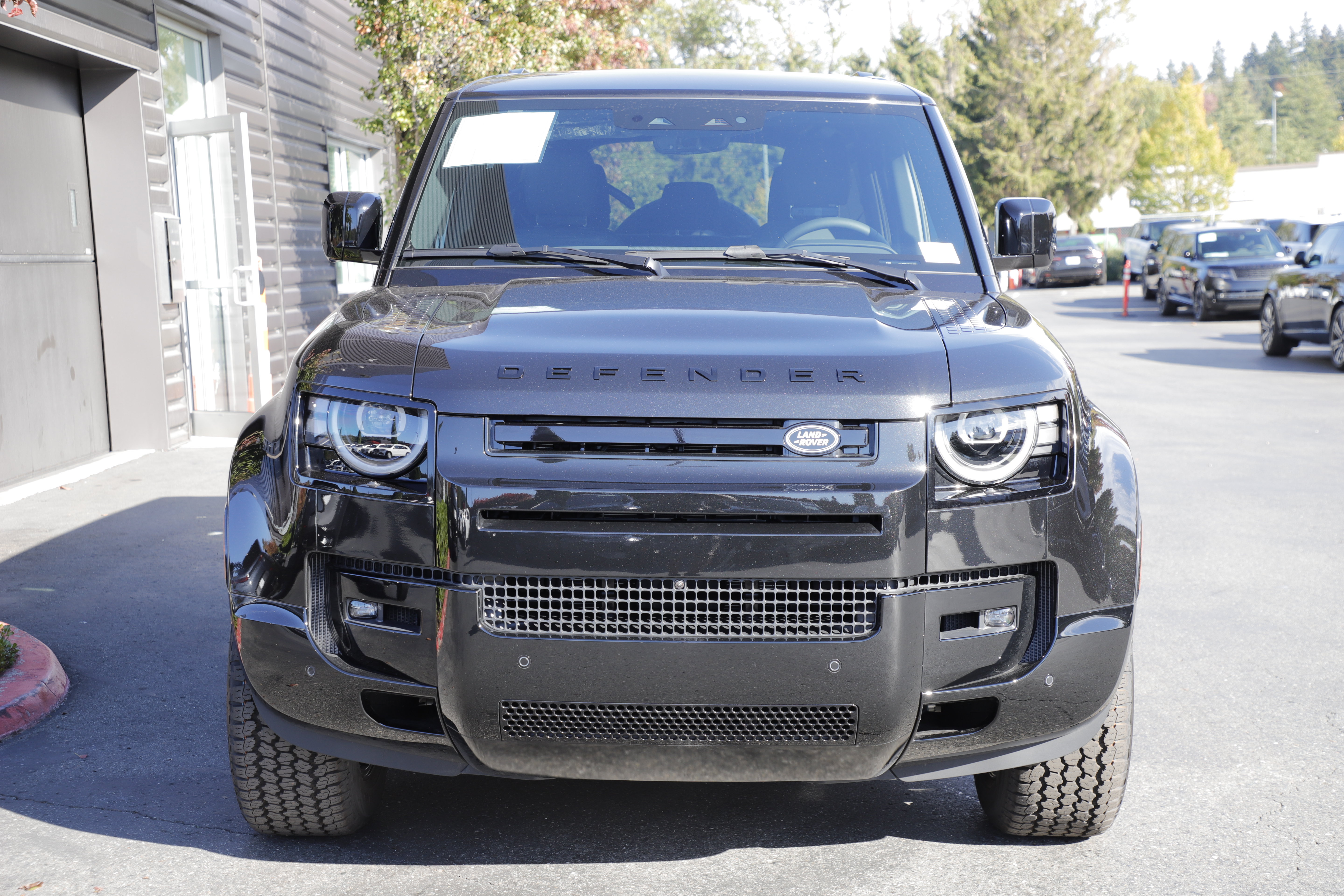 New 2026 Land Rover Defender 110 X-Dynamic SE AWD/4WD image 3
