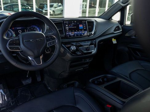 New 2026 Chrysler Pacifica Select image 14