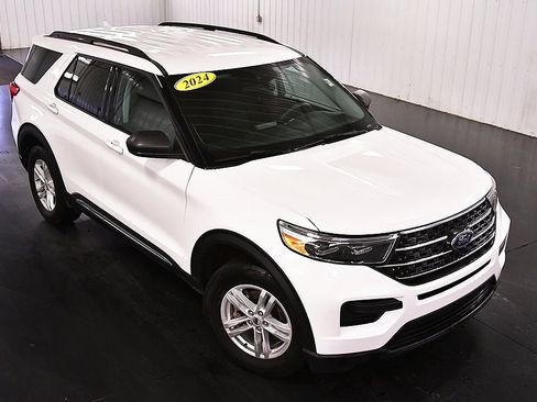 Used 2024 Ford Explorer XLT w/ Class IV Trailer Tow Package image 13