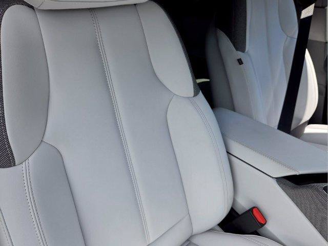 New 2027 Cadillac Optiq Luxury AWD/4WD image 22