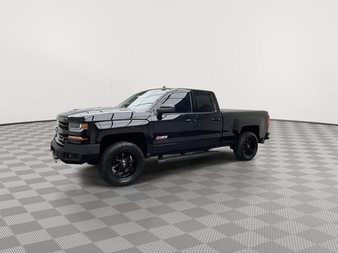 Used 2017 Chevrolet Silverado 1500 LT w/ Midnight Edition AWD/4WD image 37