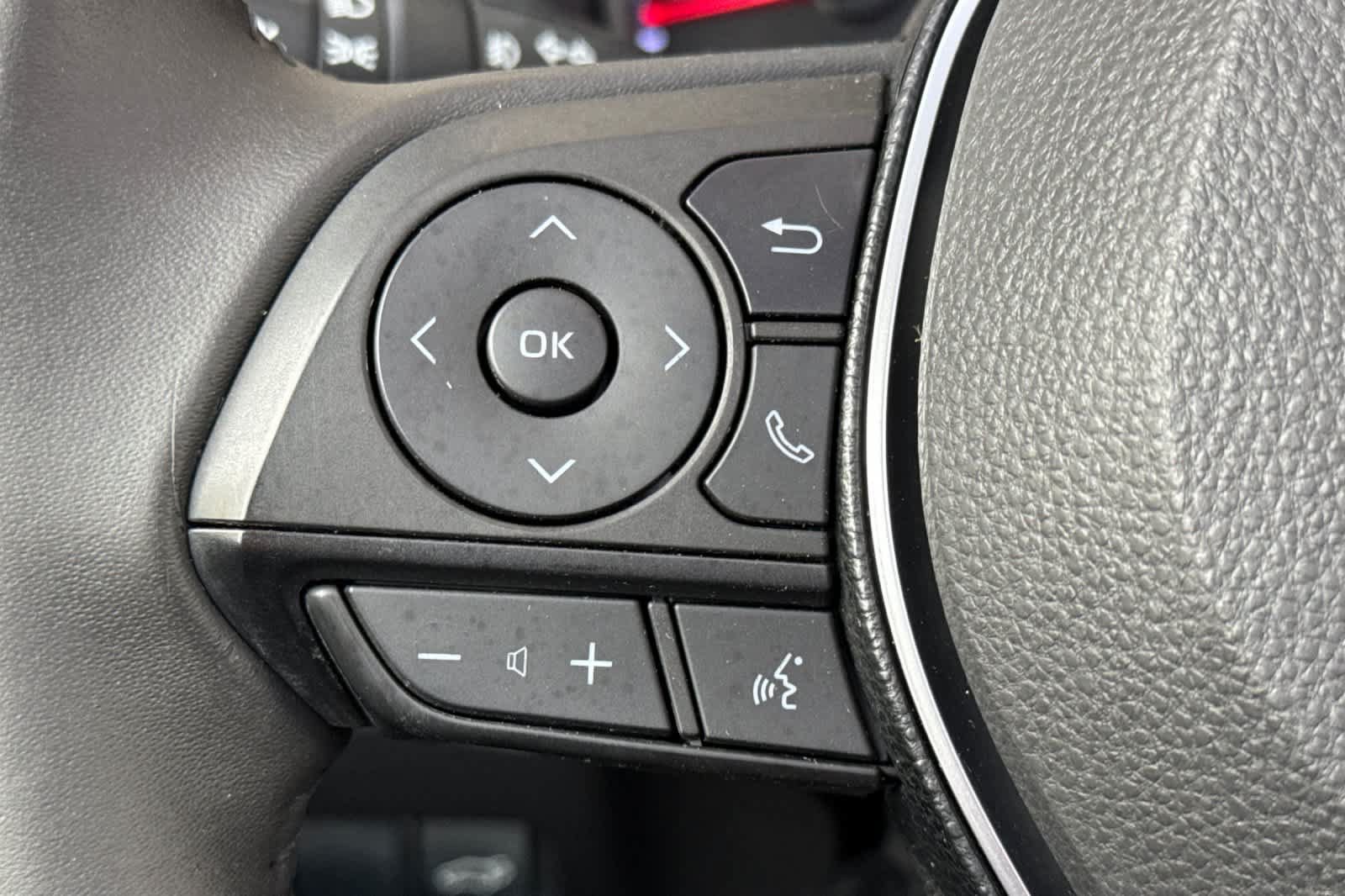 Used 2019 Toyota RAV4 XLE Premium FWD image 26