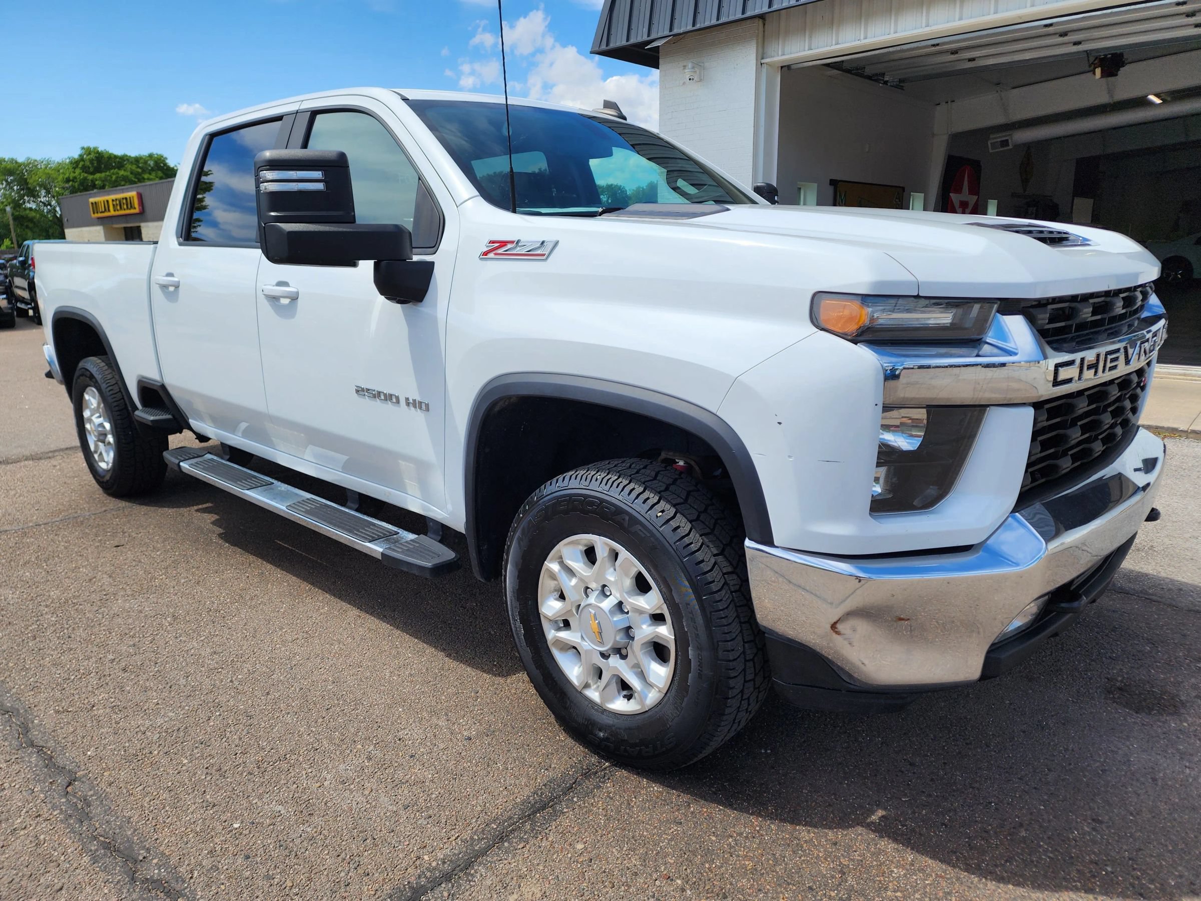 Used 2023 Chevrolet Silverado 2500 LT w/ Convenience Package AWD/4WD image 2