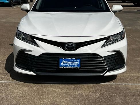 Used 2022 Toyota Camry LE w/ Cold Weather Package image 5