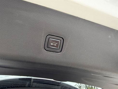 Used 2018 Chevrolet Traverse High Country AWD/4WD image 23