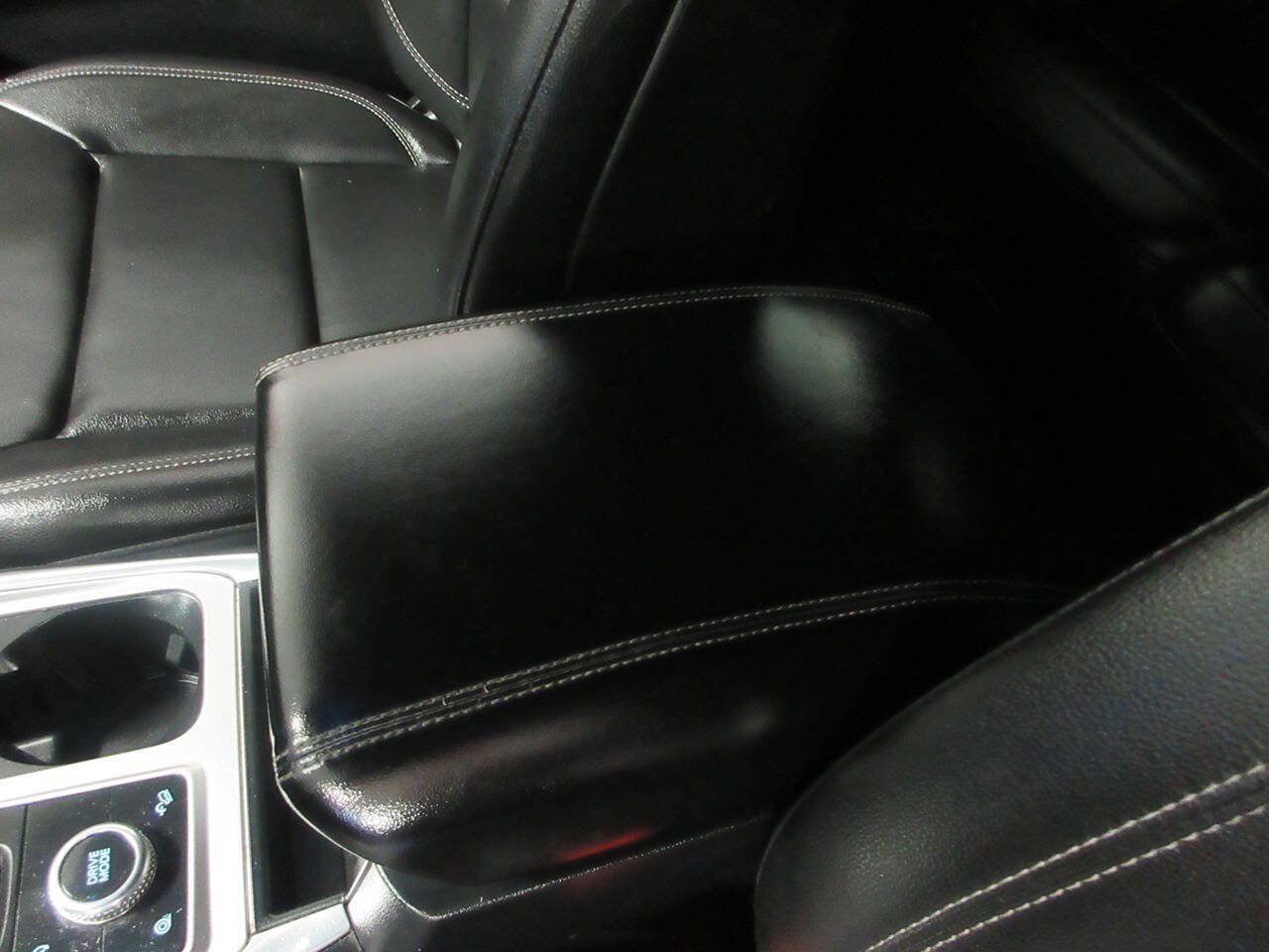 Used 2020 Ford Explorer XLT w/ Equipment Group 202A AWD/4WD image 18