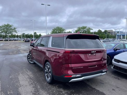 Used 2022 Kia Carnival EX FWD image 6