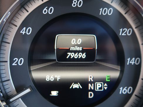 Used 2013 Mercedes-Benz E 350 BlueTEC Sedan image 27