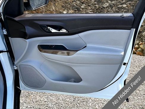 Used 2020 GMC Acadia SLE FWD image 21
