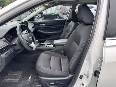 Used 2024 Nissan Altima 2.5 SV w/ SV Premium Package AWD/4WD image 11
