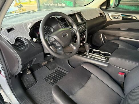 Used 2017 Nissan Pathfinder S image 16