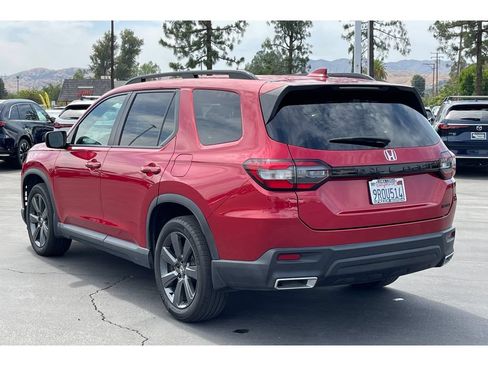 Used 2025 Honda Pilot Sport image 3