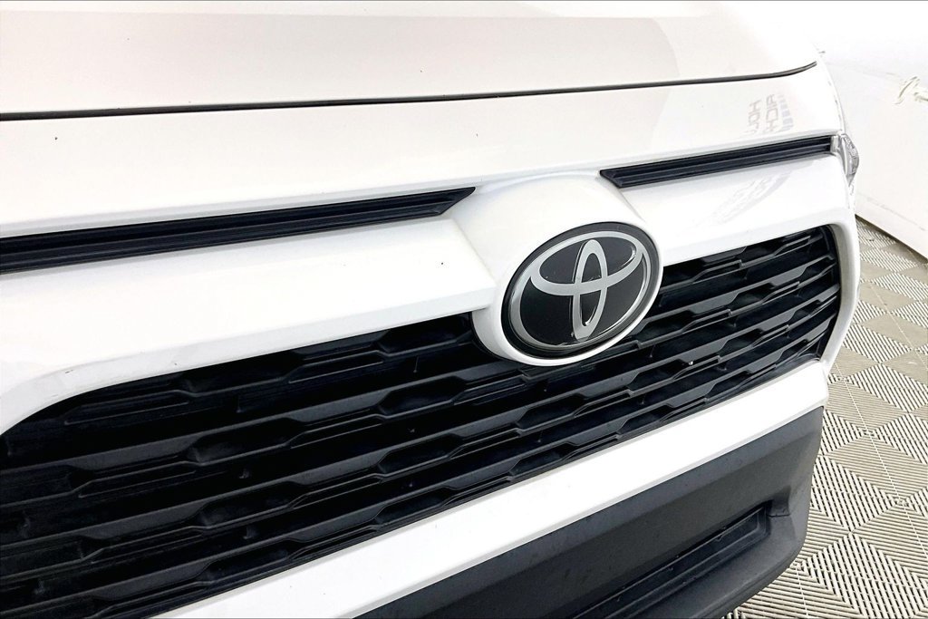 Used 2020 Toyota RAV4 XLE Premium FWD image 23