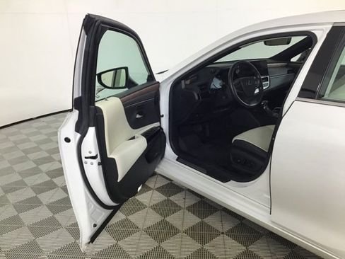 Used 2023 Lexus ES 300h w/ Premium Package image 10