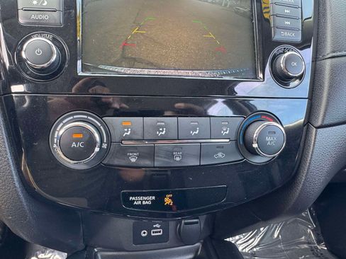 Used 2020 Nissan Rogue S FWD image 29