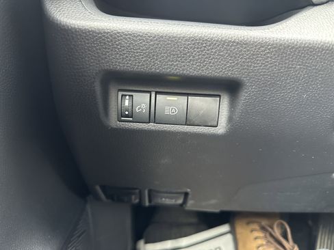 Used 2021 Toyota RAV4 XLE image 28