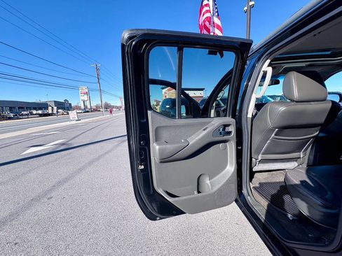 Used 2012 Nissan Frontier PRO-4X w/ Pro-4x Luxury Pkg image 24