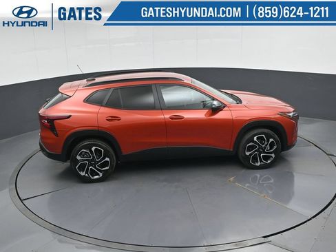 Used 2024 Chevrolet Trax RS w/ Driver Confidence Package FWD image 43