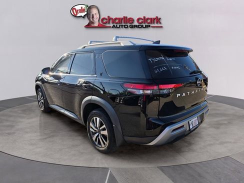Certified 2022 Nissan Pathfinder SL FWD image 3