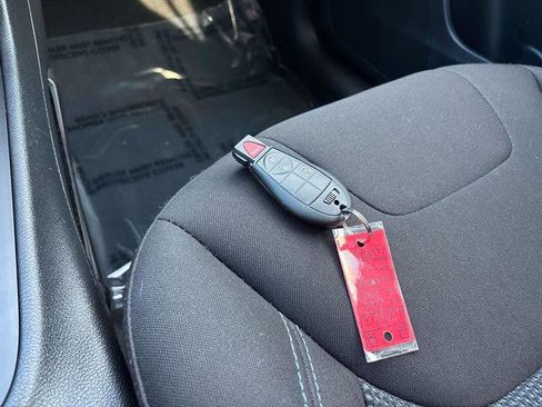 Used 2020 Jeep Cherokee Latitude w/ Cold Weather Group image 24