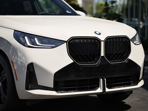 New 2026 BMW X3 xDrive30i w/ Premium Package AWD/4WD image 2