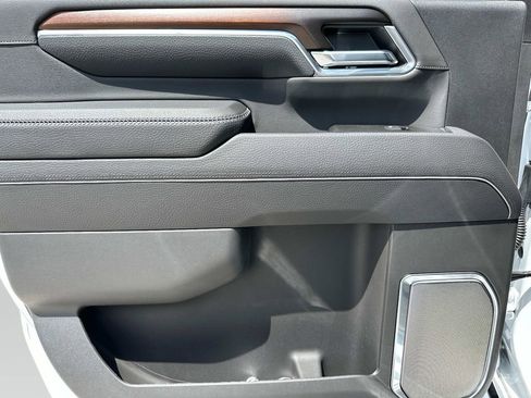 New 2025 GMC Sierra 2500 Denali w/ Denali Reserve Package image 15