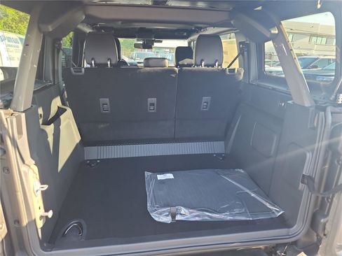 New 2026 Ford Bronco Outer Banks w/ Sasquatch Package image 19