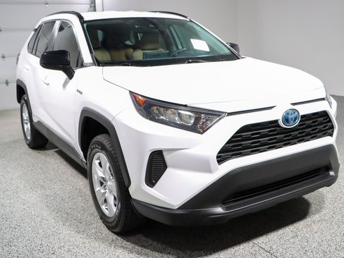 Used 2021 Toyota RAV4 LE AWD/4WD image 5