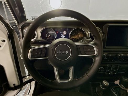 Used 2022 Jeep Wrangler Unlimited Sahara image 11