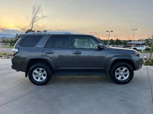 Used 2017 Toyota 4Runner SR5 AWD/4WD image 8