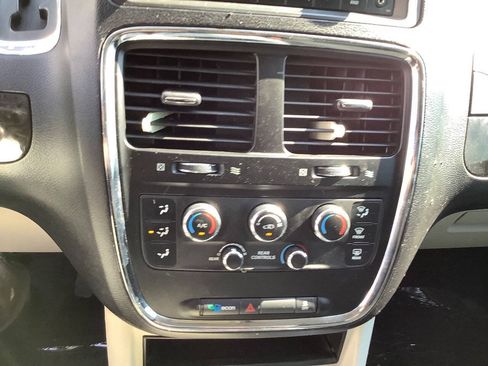 Used 2013 Dodge Grand Caravan SXT FWD image 33