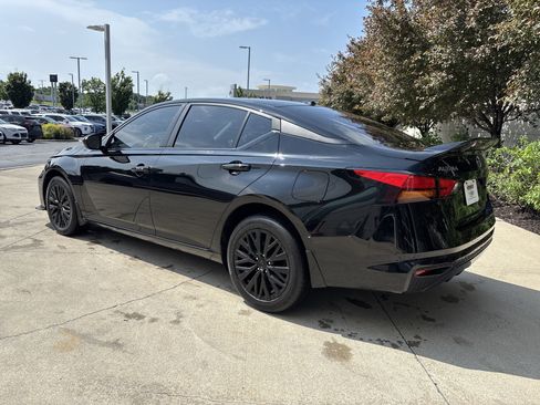 Used 2023 Nissan Altima 2.5 SV AWD/4WD image 7