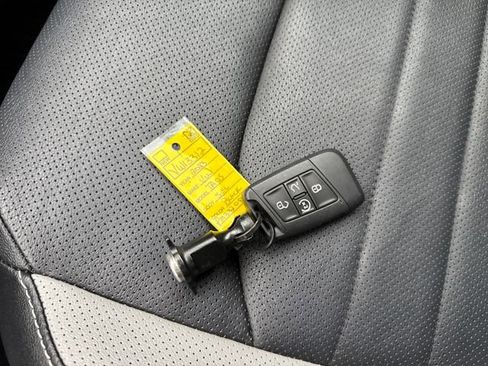 Certified 2023 Volkswagen Taos SEL image 39