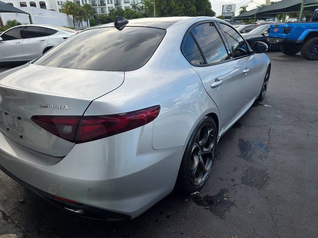 Used 2017 Alfa Romeo Giulia Ti w/ TI 19" Sport Package RWD image 6