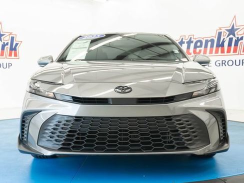 Used 2025 Toyota Camry SE FWD image 30