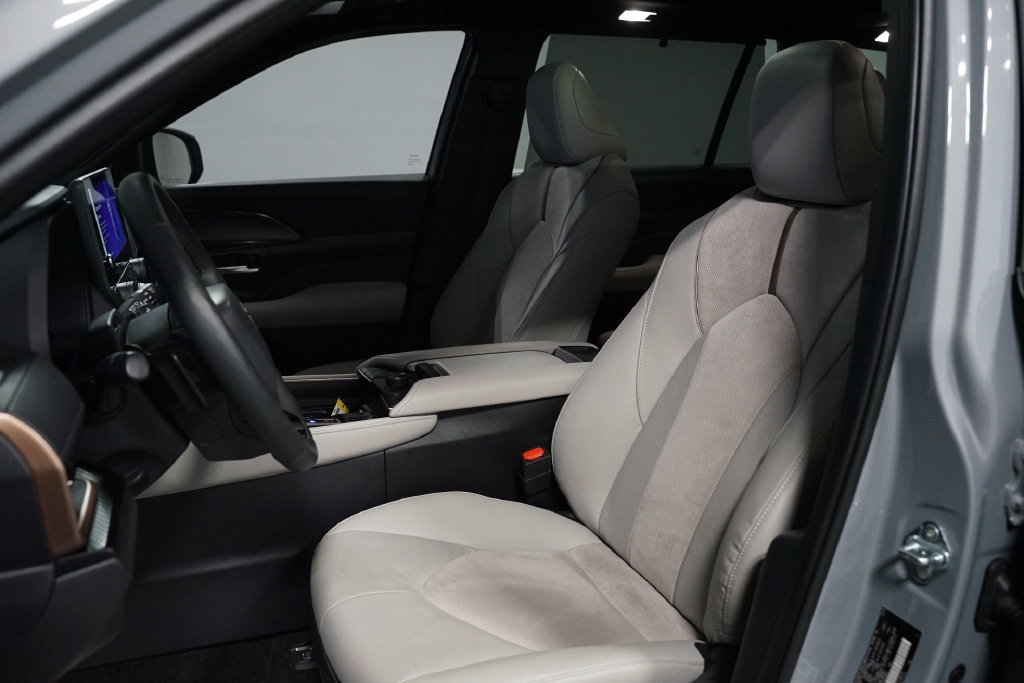Used 2026 Toyota Grand Highlander AWD Hybrid image 28