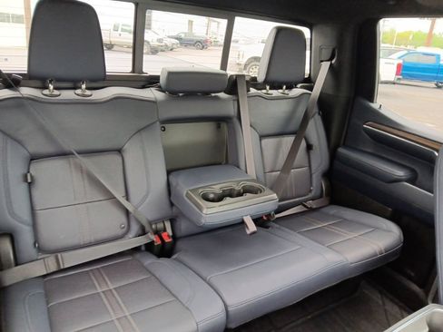 Used 2023 Chevrolet Silverado 1500 High Country w/ Technology Package AWD/4WD image 32