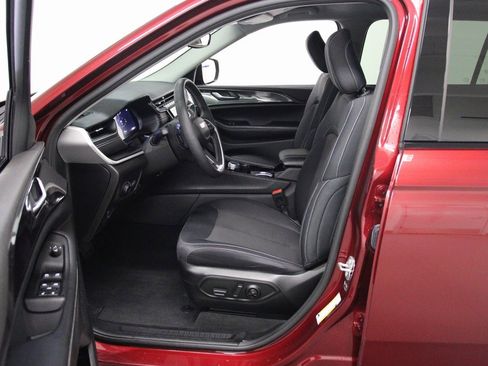 Used 2023 Jeep Grand Cherokee L Laredo w/ Luxury Tech Group I image 17