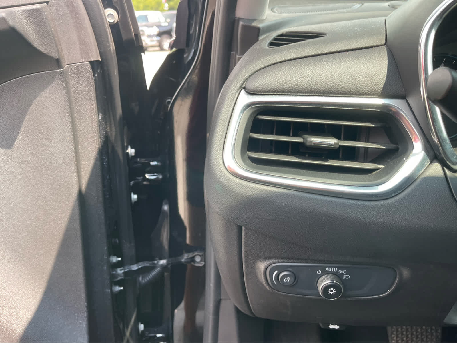 Used 2024 Chevrolet Equinox LT AWD/4WD image 14