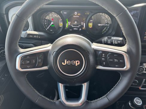 Used 2025 Jeep Wrangler Unlimited Sahara AWD/4WD image 29