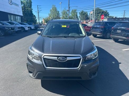 Used 2019 Subaru Forester Premium AWD/4WD image 2