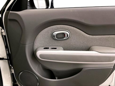 Used 2016 Kia Soul EV FWD image 24
