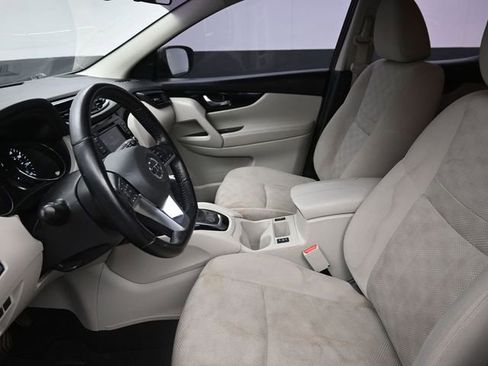 Used 2020 Nissan Rogue Sport SV w/ All-Weather Package AWD/4WD image 17